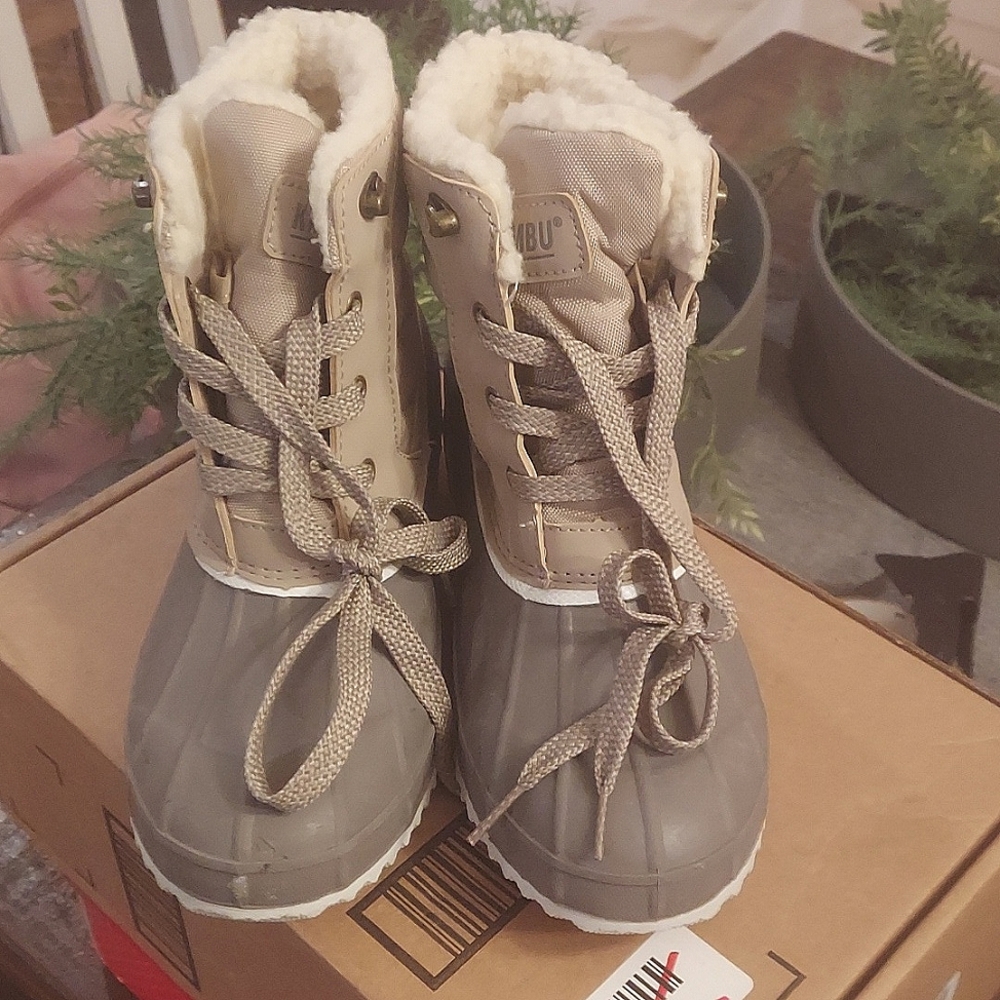 Khombu Lace-Up Winter Boots, Women's Size 8